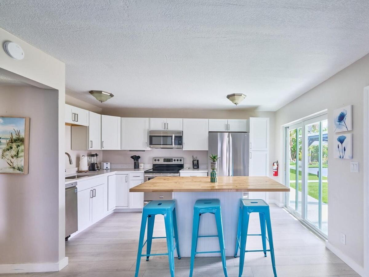 Grand 2 Bedroom On The Intracoastal Riviera Beach Exterior foto